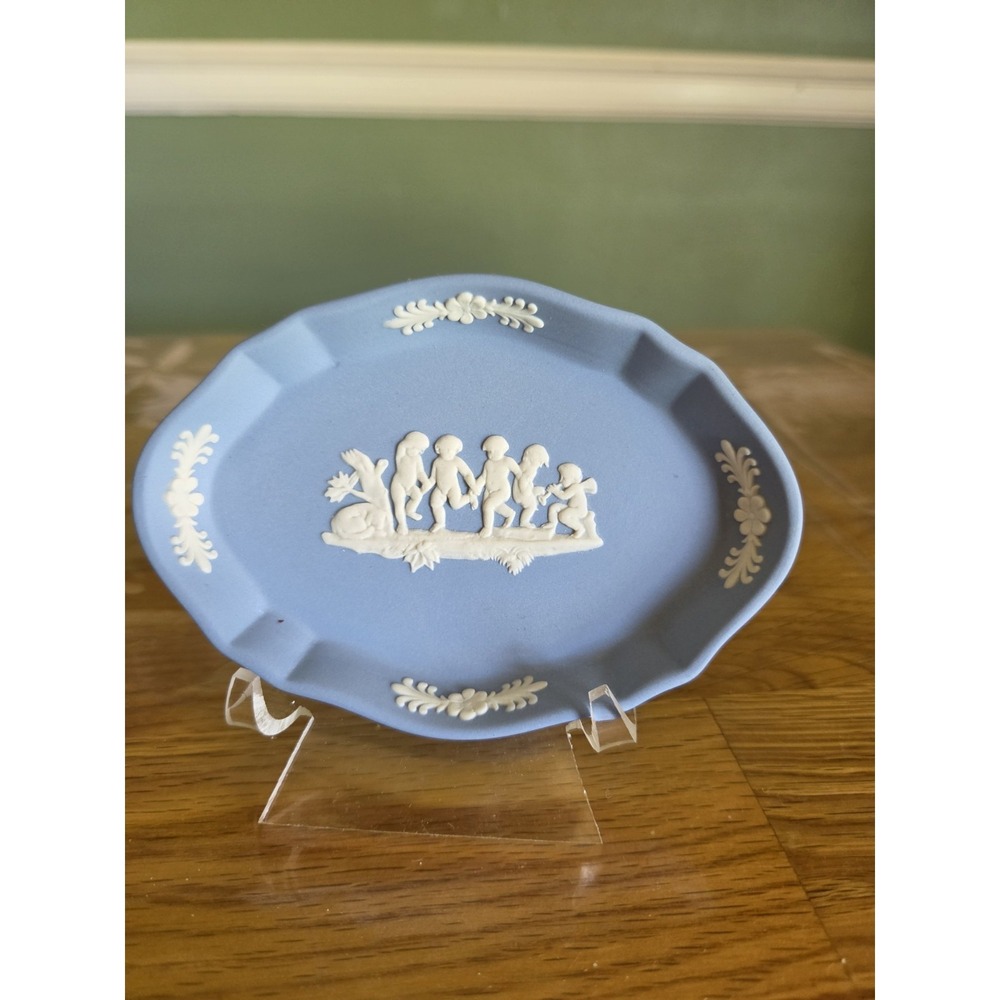 Vtg. 'Wedgwood'  Oval Trinket Dish Blue/Jasperware Cherubs Playing